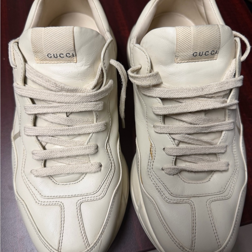 Gucci Beige Sneakers with Red and Green Accents - Picture 3 of 6